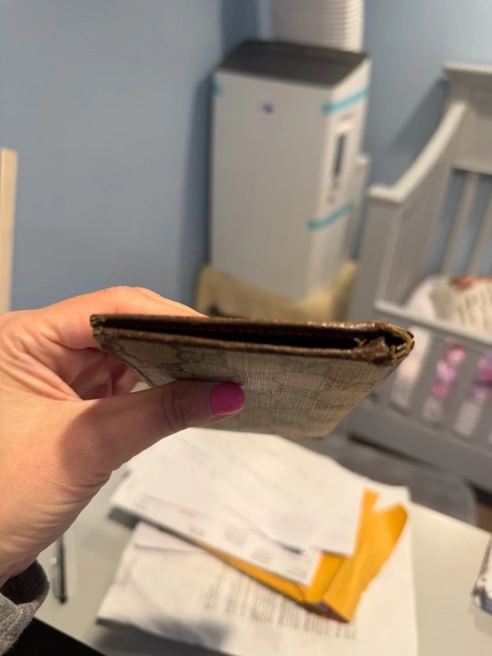 Gucci Vintage Monogram Brown Leather Bi-Fold Chrckbook Wallet - Picture 8 of 10